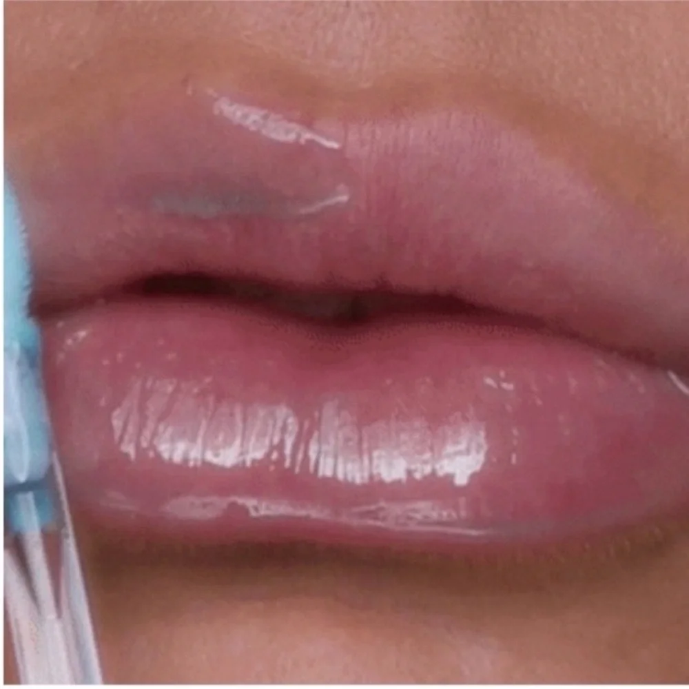 Huda Beauty Cooling Lip Plumper in ICY NIB